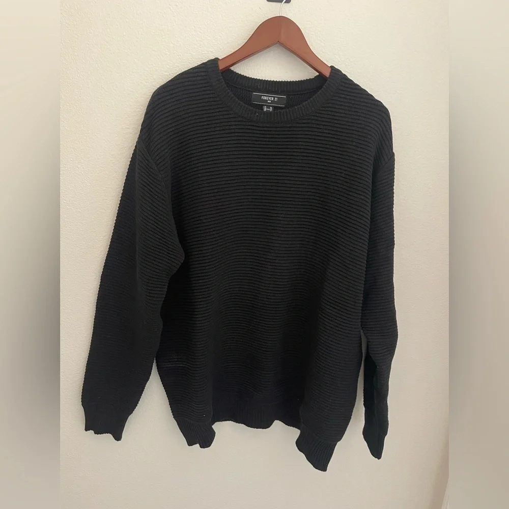 Forever 21 Men's Black Crewneck Sweater
